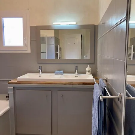 Alpha Centauri Βίλα *